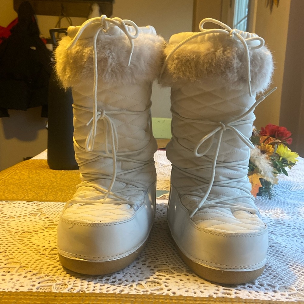 Women's Barts White Faux Fur Snow Boots